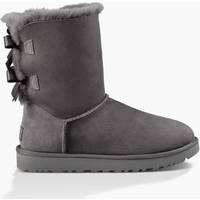 svarta korta uggs
